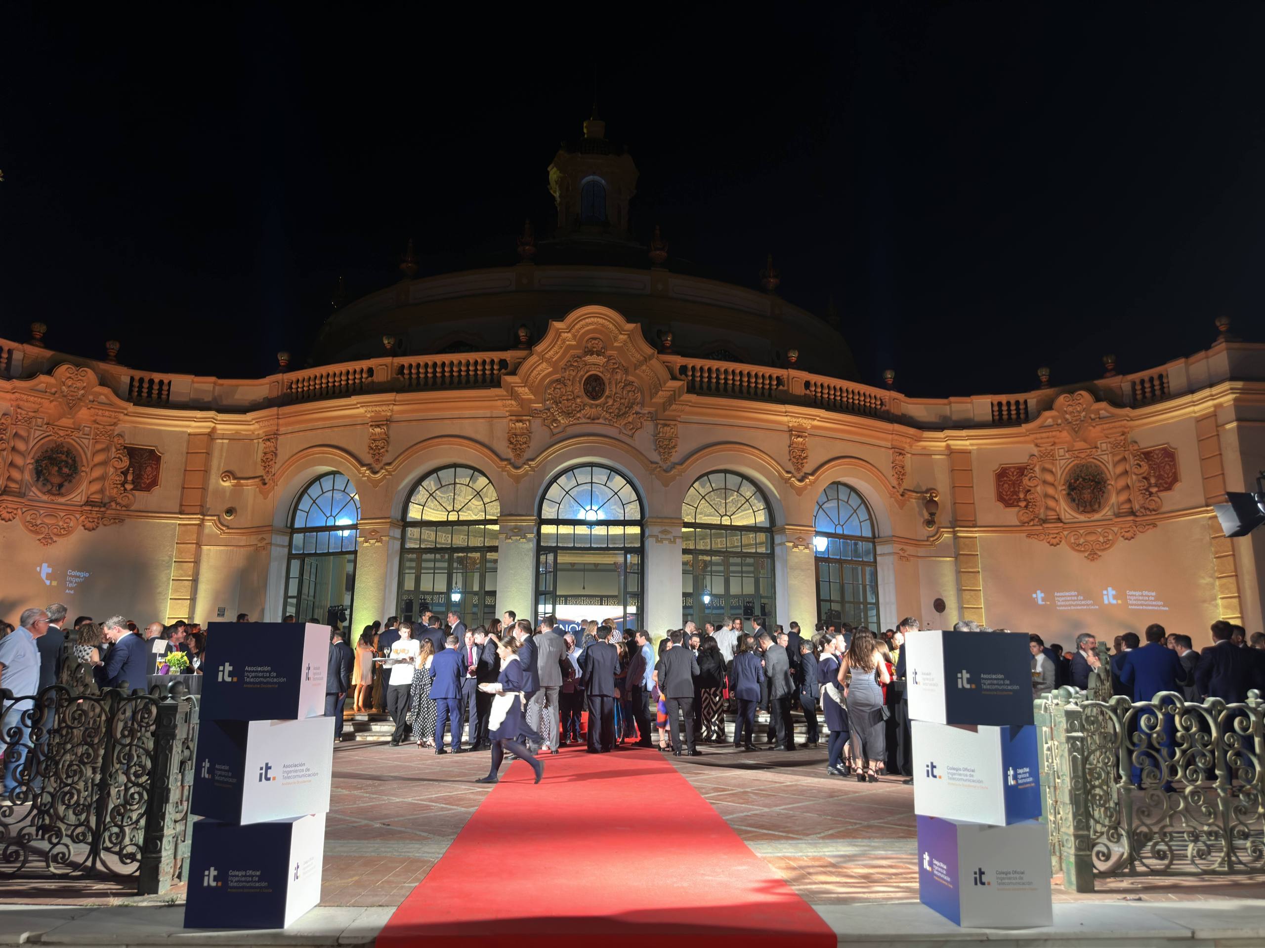 Gala de la XXII Noche de las Telecomunicaciones 2024: Reviviendo la Época Dorada de Hollywood