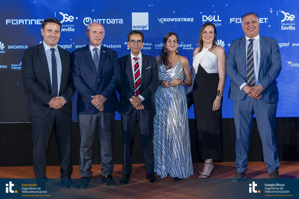 Decano y vicepresidenta de ASITANO junto a representantes de COITTA
